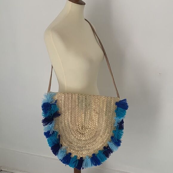 French Baskets Boho Fringe Pom Pom Mail Straw Bag - Picture 1 of 9